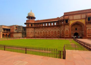 Planning A Trip? Here Are Some Must-See Historical Places In India