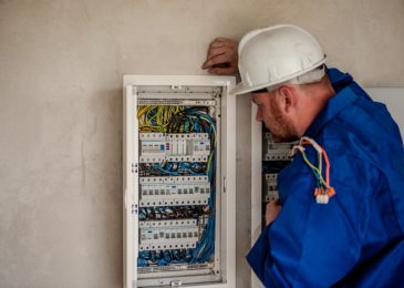 Get Office Electrical Services By Using Expert Commercial Electricians